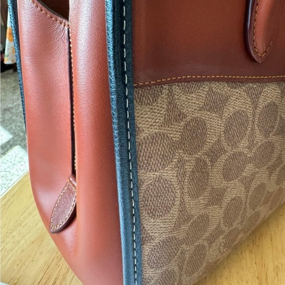 BRAND NEW UPCRAFTED BROOKE CARRYALL 28 IN SIGNATURE CANVAS
 - Picture 4 of 16